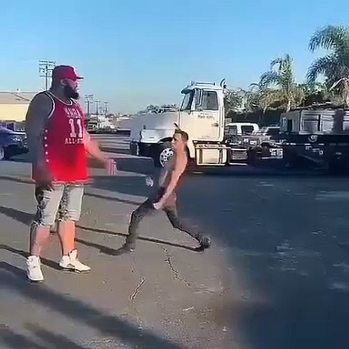 Quand tu te bats contre plus fort, plus grand et plus gros que toi...