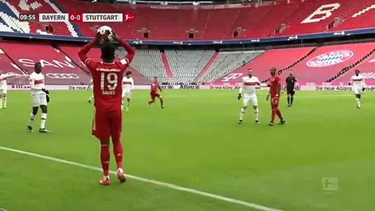 Alphonso Davies nhận thẻ đỏ đầu tiên trong sự nghiệp
