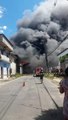 Incêndio atinge galpão no bairro Camará, na Serra