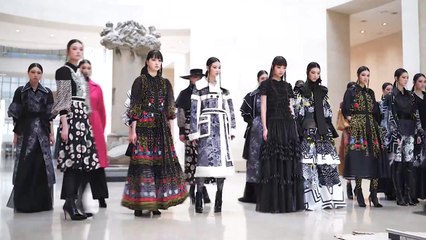 국립중앙박물관이 패션쇼 무대로...서울패션위크 비대면 개막 / YTN