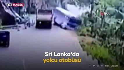 Sri Lanka'da otobüs uçuruma yuvarlandı