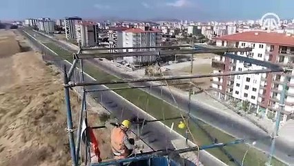 Minare ustasının metrelerce yüksekteki zorlu mesaisi