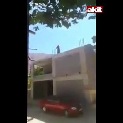 İntihar eden kadına: Orada arabam var, diğer taraftan atla!