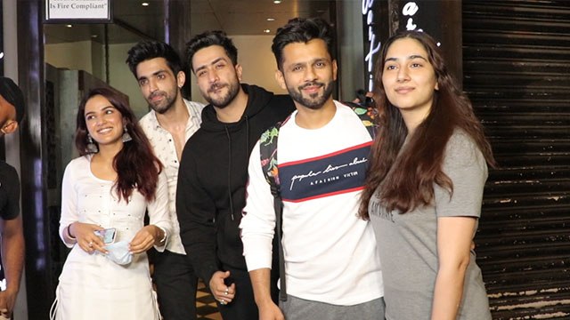 Jasmin Bhasin और Aly ने Rahul Vaidya और Disha Parmar संग फिर की Party | FilmiBeat