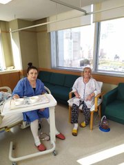 ANNE KIZ BİR AY ARAYLA BİRBİRLERİNE REFAKATÇİ OLDU