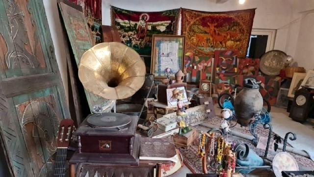 Antikacı değil sanki müze