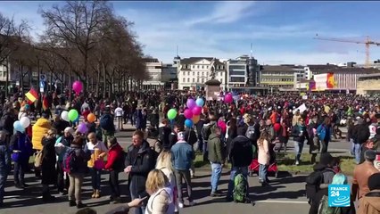 Download Video: Coronavirus - Allemagne : Des heurts ont éclaté samedi entre la police et des opposants aux mesures restrictives prises contre le Covid-19 à Cassel