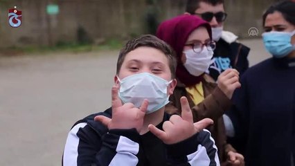 Trabzonspor Teknik Direktörü Avcı, down sendromlu ve otizmli çocukları ziyaret etti