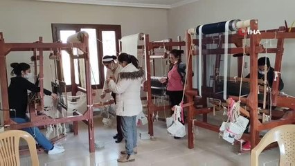 Hatay'da 25 kadın ipek dokuma kursunda meslek öğreniyor