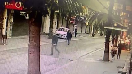 GAZİOSMANPAŞA'DA BEKÇİLERDEN KAÇAN HIRSIZLAR KAMERADA