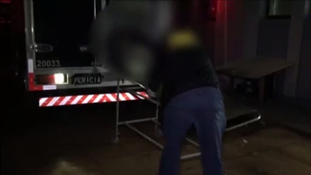 Corpo do homem que morreu esfaqueado em São João do Oeste é levado ao IML de Cascavel