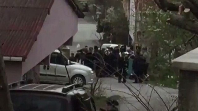 İstanbul’da pes dedirten görüntü: Corona tedbirlerini hiçe sayıp yol ortasında halay çektiler