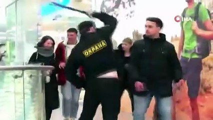 Rusya'da maske takmayanlara 'dayak şakası'