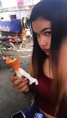 feel na feel ni ate ang ice cream ko kung paano niya dinilaan