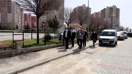 "Yüksek riskli" Karaman'da salgının yayılımını azaltmak için ev ev dolaşılarak vatandaşlar uyarılıyor
