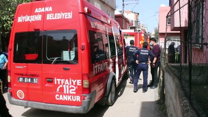 ADANA - Evde çıkan yangında dumandan etkilenen kadın hastaneye kaldırıldı