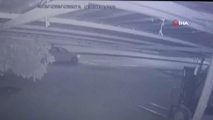 Kılıçlı saldırıda hastanelik olup baba evi kurşunlandı, saldırı anı güvenlik kamerasına yansıdı