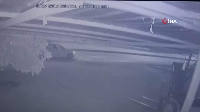 Kılıçlı saldırıda hastanelik olup baba evi kurşunlandı, saldırı anı güvenlik kamerasına yansıdı