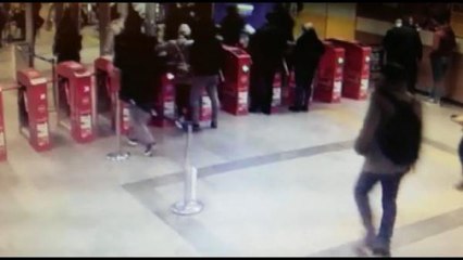 ŞİŞLİ'DE CEP TELEFONU HIRSIZLARI KAMERADA: 15 GÖZALTI