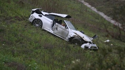 Bursa'da bariyerlere çarparak devrilen otomobilin sürücüsü feci şekilde can verdi