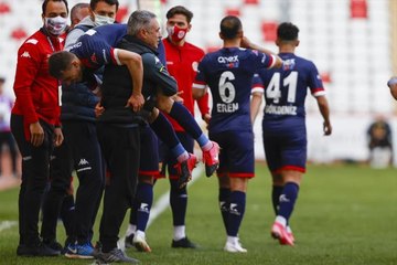 Antalyaspor, 1-0 yenik duruma düştüğü maçta Erzurumspor'u 3-1 mağlup etti