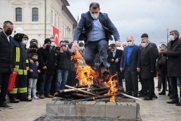 Son dakika haberi: Sivas'ta nevruz kutlandı; ateşin üzerinden atladılar, yumurta tokuşturdular