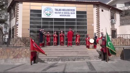 Nevruz Bayramı üstü açık otobüsle kutlandı