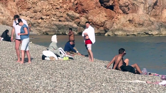 ANTALYA - Turizm merkezlerinde sokağa çıkma kısıtlaması nedeniyle sessizlik hakim oldu