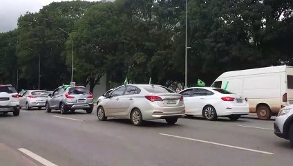 Manifestantes fazem protesto pró-Bolsonaro e contra Lula no DF