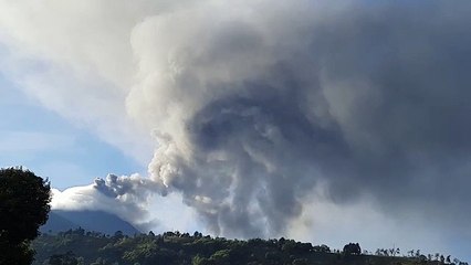 Incrementa actividad en Volcán Pacaya durante este domingo 21 de marzo