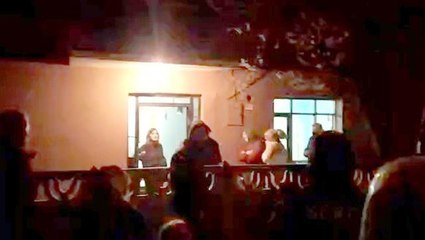 Kız kardeşini ve yeğenlerini döven şahsı mahalleli linç etmek istedi