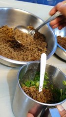 Martabak Cirebon. Proses pembuatan Martabak Telor Cirebon dengan isian daging sapi atau daging ayam.