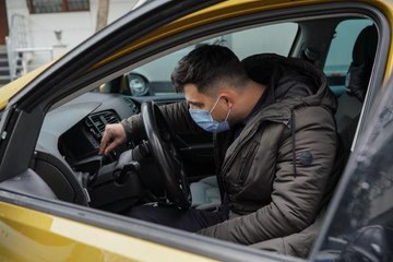 BAYRAMPAŞA'DA OTOMOBİLDEKİ 'HAYALET GÖSTERGE' PANELİNİ ÇALDILAR