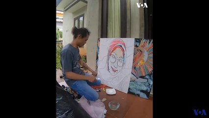 Seniman Ini Ubah Sampah Plastik Jadi Lukisan