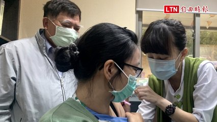 南投AZ疫苗劑量少1人 醫事人員：接種踴躍才害羞「滴不出」