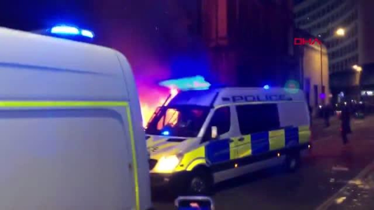 İngiltere'de yasa tasarısı protestosu: 2 polis yaralı