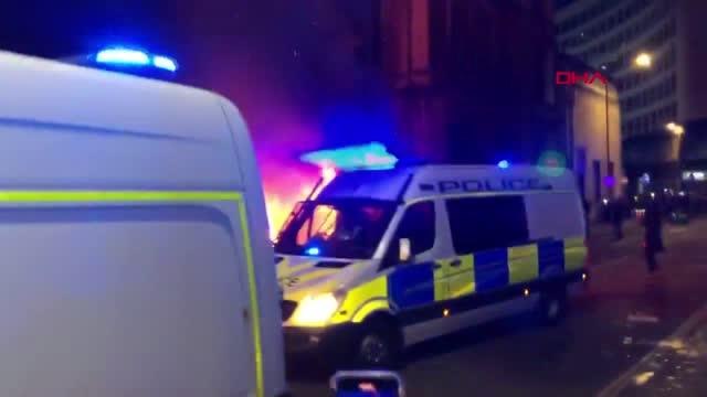 İngiltere'de yasa tasarısı protestosu: 2 polis yaralı