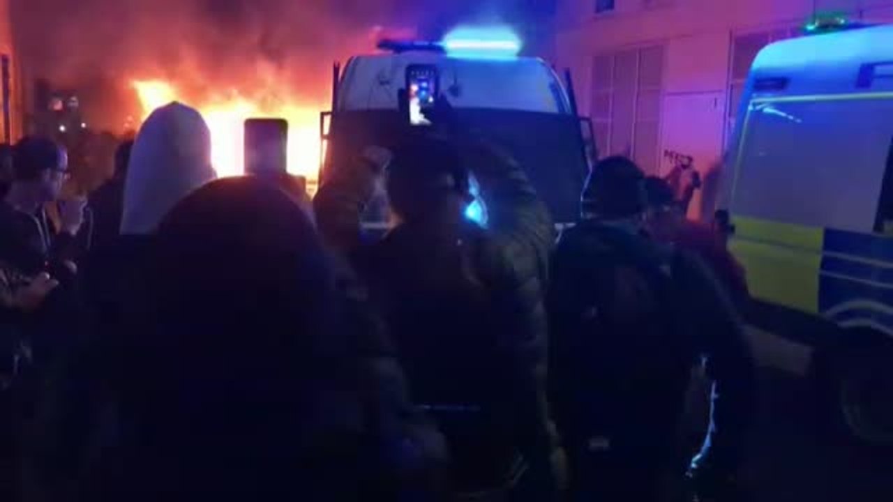 Graves disturbios entre manifestantes y policías anoche en las calles de Bristol