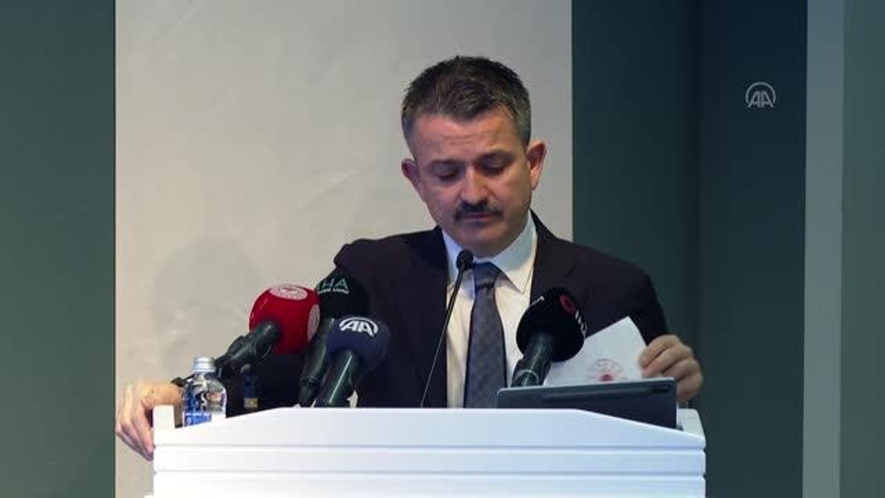 Pakdemirli: "Geleceğin bizim için daha iyi olacağından hiç kimsenin şüphesi olmasın"