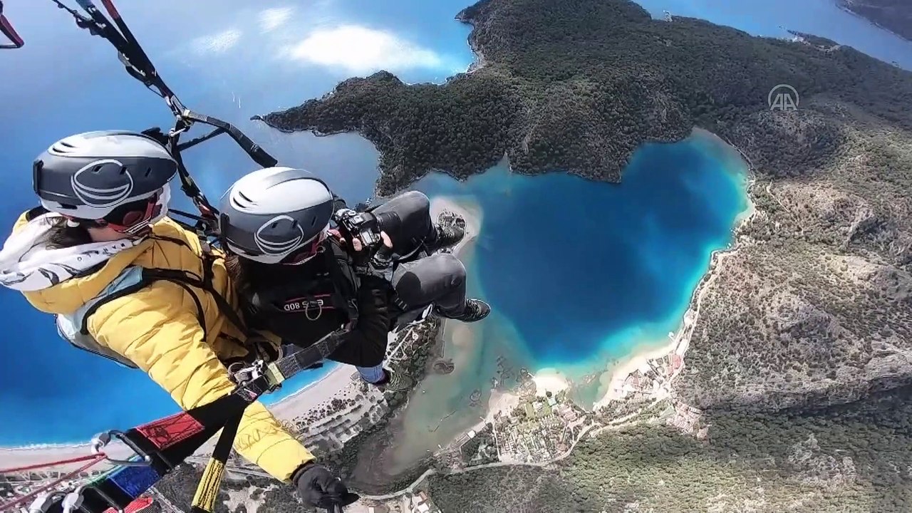 MUĞLA - Ölüdeniz'in 'renkli aksesuarları' adrenalin tutkunlarına gökyüzünden eşsiz manzaralar sunuyor