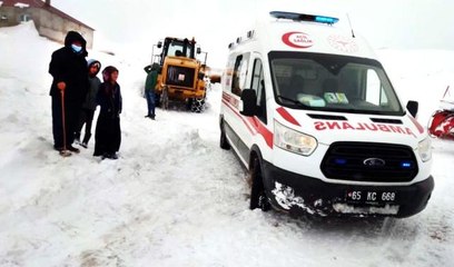 Van'da hasta kurtarma ve karla mücadele çalışması