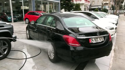 İSTANBUL - Çamurlu yağış sonrası sürücüler, araçlarını oto yıkamacılara götürdü