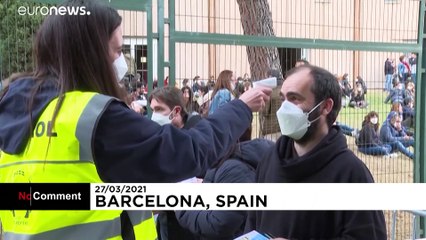 Five thousand-strong crowd enjoy rock concert after COVID screen