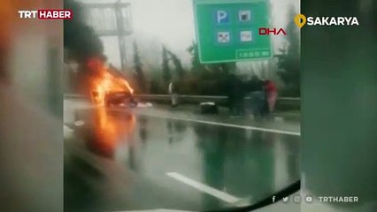 Tem Otoyolu'nda otomobil alev alev yandı