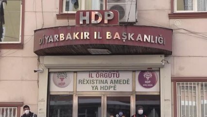 DİYARBAKIR - Batman'dan gelen anne 2 oğlu için evlat nöbetine katıldı