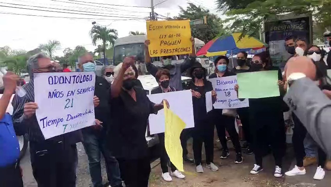 Profesionales de la Salud cancelados exigen sus prestaciones frente a Salud Pública