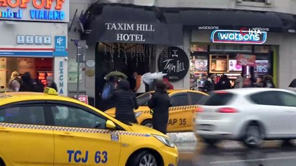 - Taksim’de dolu yağışı vatandaşlara zor anlar yaşattı