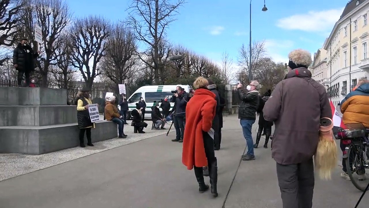 Wien - Frisör und Gastro - Protest vor dem Bundeskanzleramt