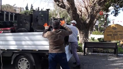 Kuşadası’nda kent mobilyaları usta ellerde yeniden hayat buluyor