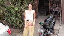 Kriti Sanon का ये अंदाज़ आपको कर देगा दीवाना, Versova में हुई स्पॉट |FilmiBeat